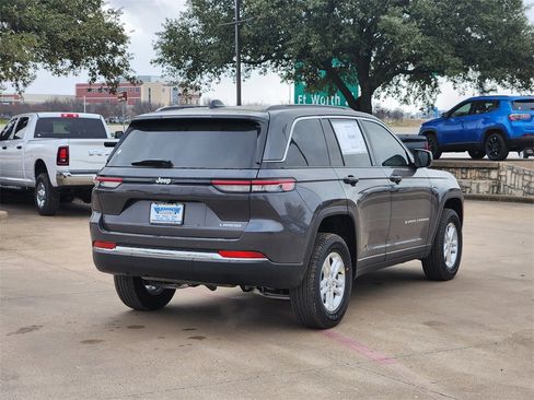 New 2025 Jeep Grand Cherokee Laredo image 4