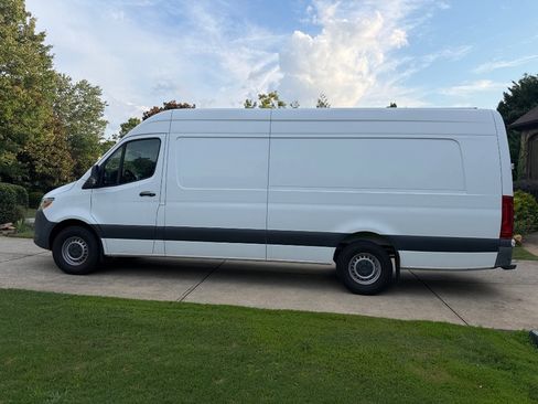Used 2023 Mercedes-Benz Sprinter 2500 image 9