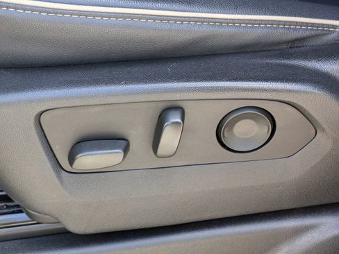 Used 2023 GMC Yukon SLT image 22