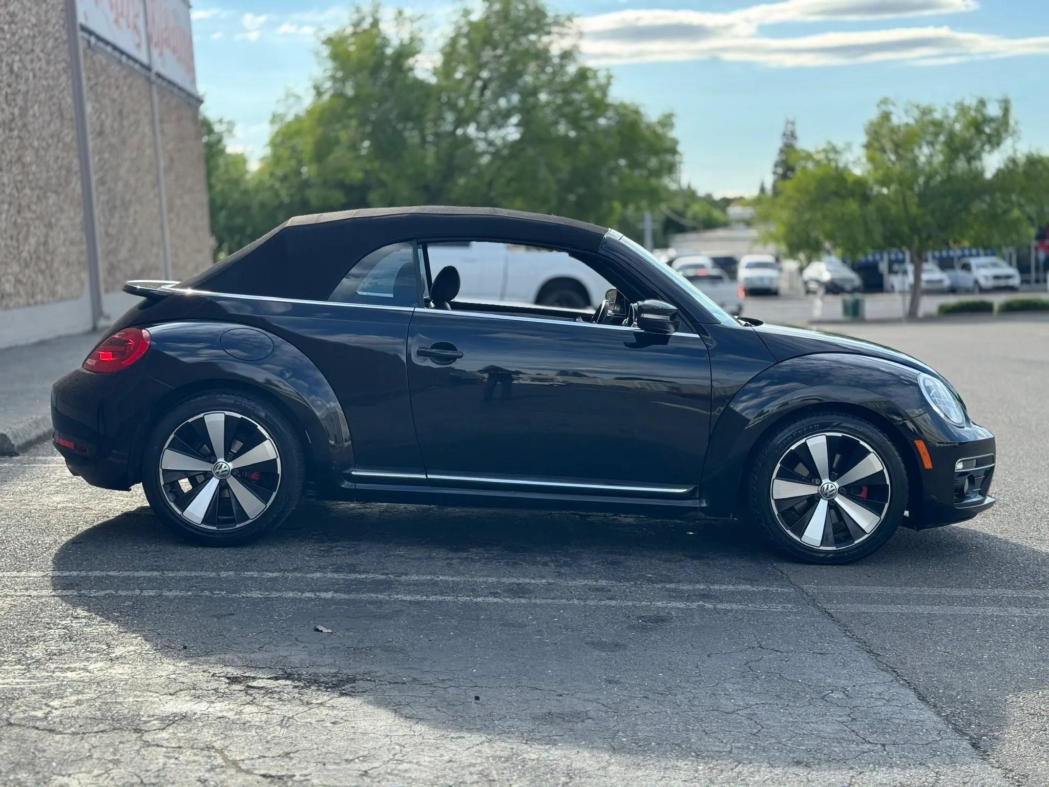 Used 2013 Volkswagen Beetle 2.0T FWD image 2