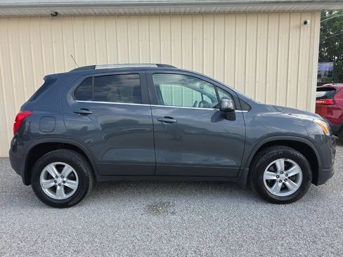 Used 2016 Chevrolet Trax LT w/ LT Sun and Sound Package AWD/4WD image 3