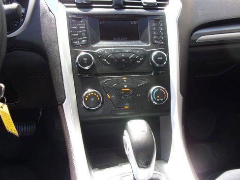 Used 2016 Ford Fusion SE image 10