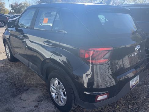 Used 2023 Hyundai Venue SE image 5