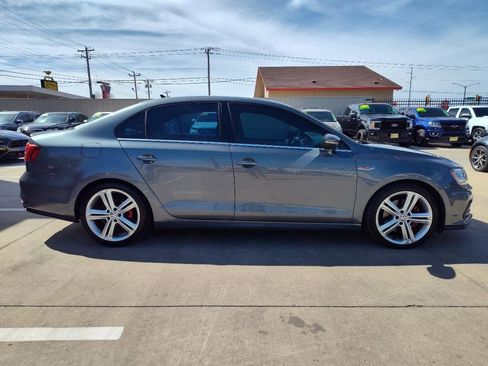 Used 2017 Volkswagen Jetta GLI image 3