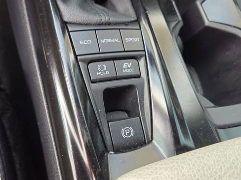 Used 2025 Toyota Camry SE image 23