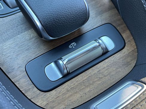 Certified 2025 Mercedes-Benz GLS 450 4MATIC image 35