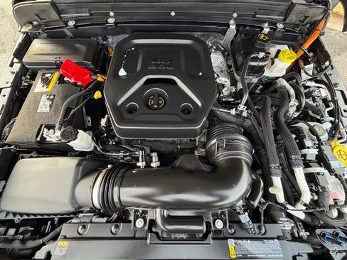 Certified 2025 Jeep Wrangler Unlimited Sahara image 17