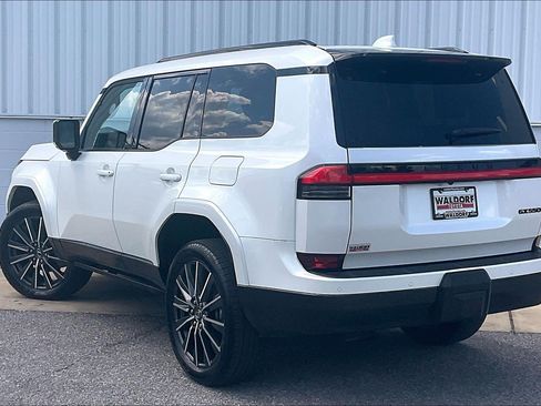 Used 2025 Lexus GX 550 w/ Accessory Package (2T) AWD/4WD image 15