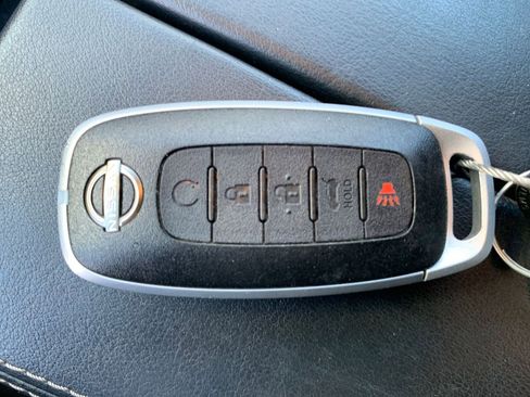 Used 2025 Nissan Rogue SV image 27