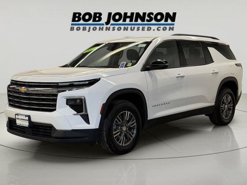 Used 2025 Chevrolet Traverse LT AWD/4WD image 6