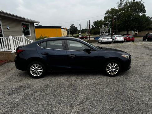 Used 2016 MAZDA MAZDA3 i Sport w/ Preferred Equipment Package FWD image 4