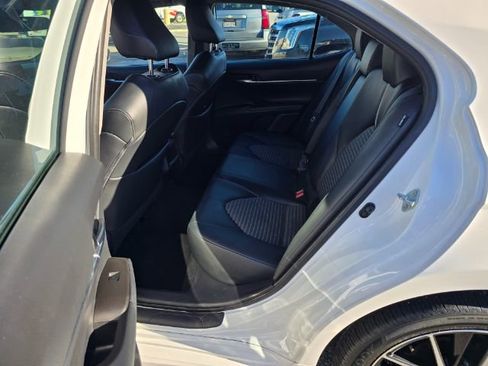 Used 2021 Toyota Camry SE image 10