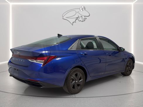 Used 2023 Hyundai Elantra SEL FWD image 6