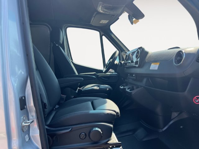 Used 2025 Mercedes-Benz Sprinter 2500 image 13