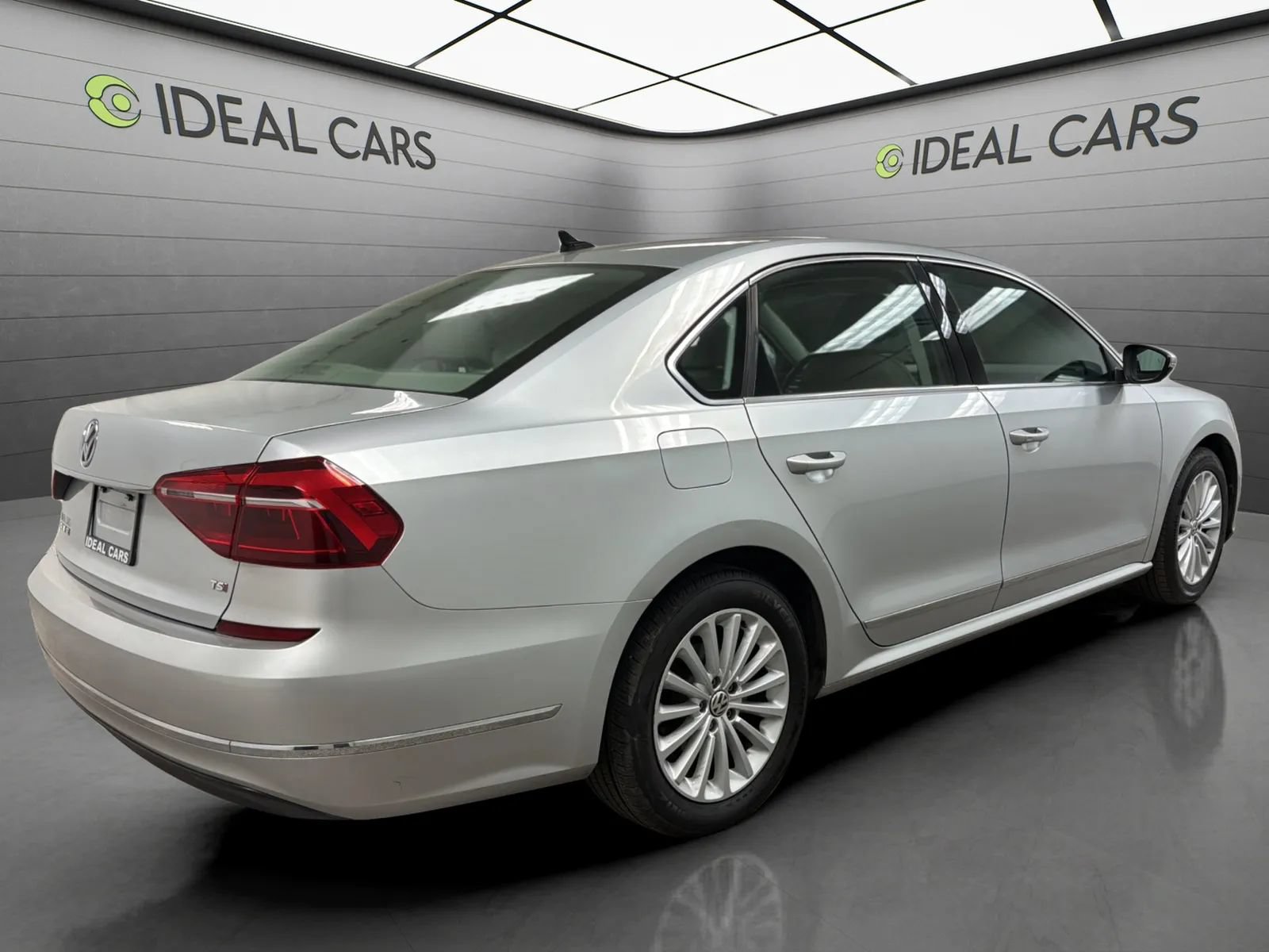 Used 2017 Volkswagen Passat 1.8T SE FWD image 5