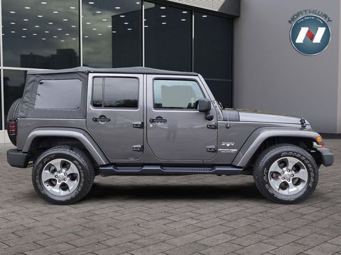 Used 2018 Jeep Wrangler Unlimited Sahara w/ Connectivity Group AWD/4WD image 6