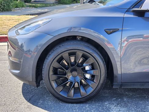 Used 2021 Tesla Model Y Long Range AWD/4WD image 8