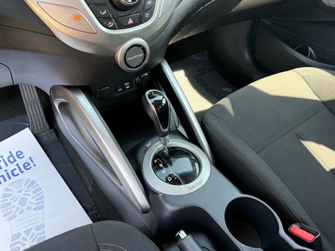 Used 2017 Hyundai Veloster FWD image 17