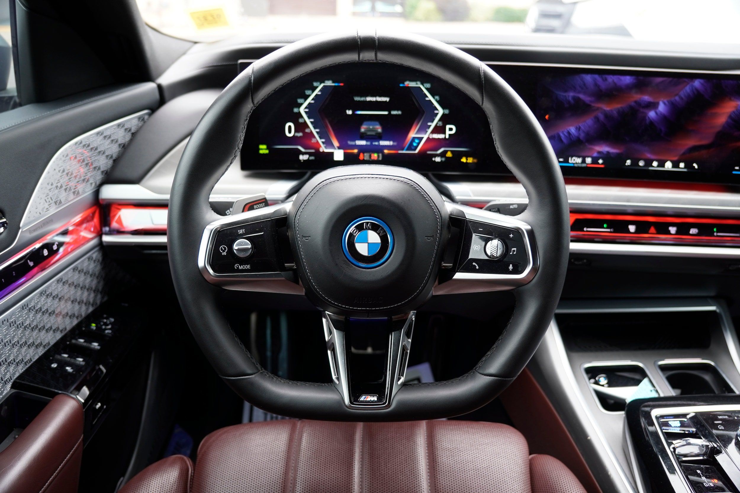 Used 2023 BMW i7 xDrive60 w/ Parking Assistance Package AWD/4WD image 17