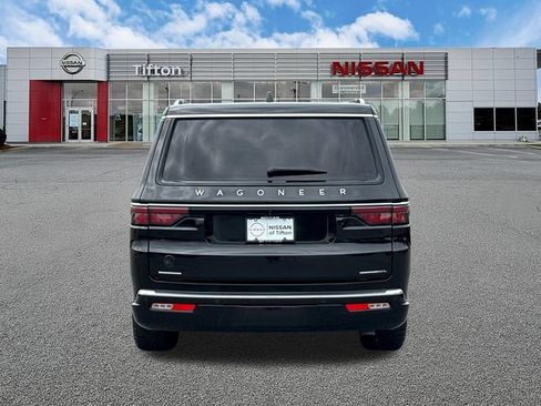 Used 2023 Jeep Wagoneer L Series II AWD/4WD image 6