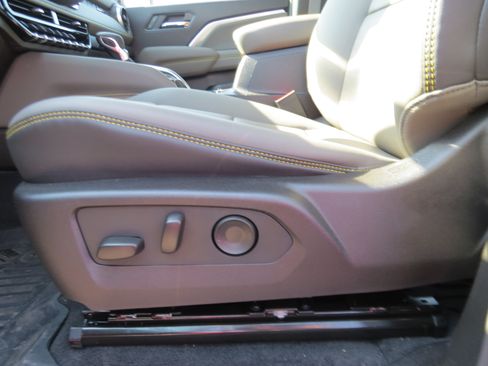 Used 2026 Chevrolet Colorado ZR2 w/ Technology Package AWD/4WD image 16