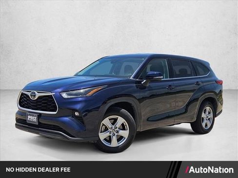 Used 2021 Toyota Highlander LE FWD image 1