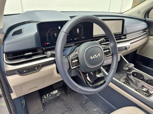 Used 2025 Kia Carnival SX Prestige FWD image 14