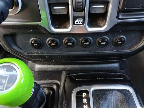 Used 2018 Jeep Wrangler Unlimited Sport S image 44