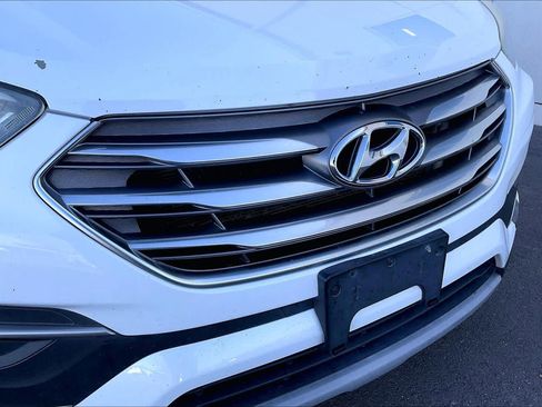 Used 2018 Hyundai Santa Fe Sport image 30