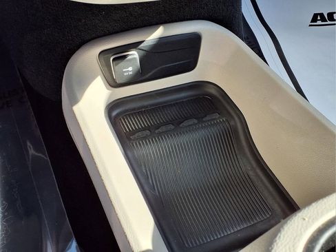 Used 2024 Chrysler Pacifica Touring-L FWD image 13