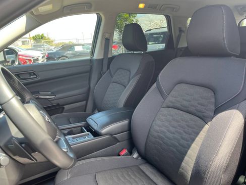 Used 2025 Nissan Pathfinder SV FWD image 39