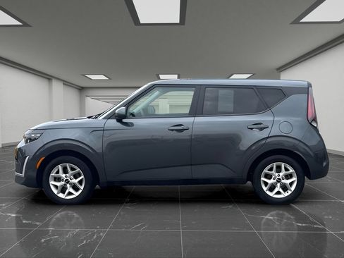 Used 2023 Kia Soul S FWD image 6