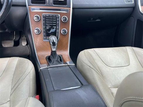 Used 2016 Volvo XC60 T6 Platinum image 18