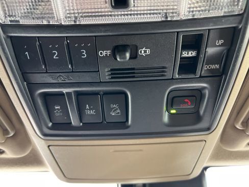 Used 2023 Toyota 4Runner SR5 Premium w/ Moonroof Package image 40