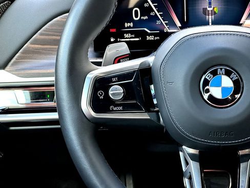 Certified 2025 BMW 740i image 23