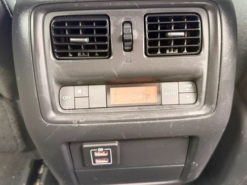 Used 2018 Nissan Pathfinder SV AWD/4WD image 33