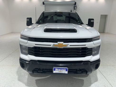 Used 2025 Chevrolet Silverado 2500 Custom w/ Custom Value Package image 8