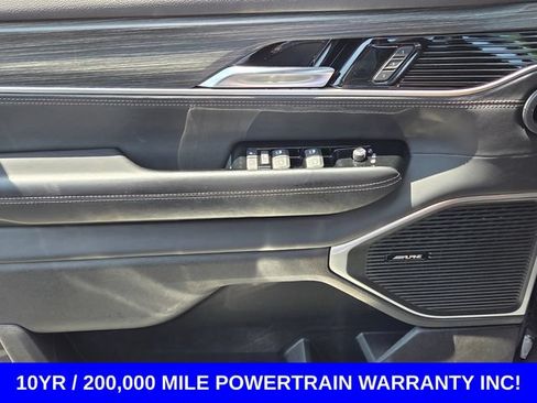 Used 2024 Jeep Wagoneer L Series II RWD image 29
