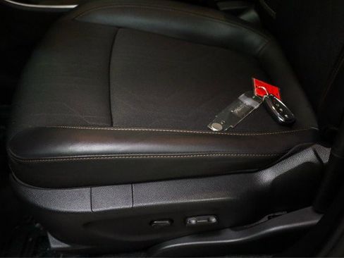 Used 2022 Chevrolet Trax LT w/ Midnight Edition image 19