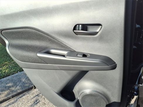 New 2025 Nissan Kicks Play S image 8