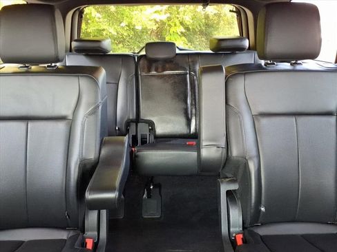 Used 2021 Ford Expedition XLT image 8