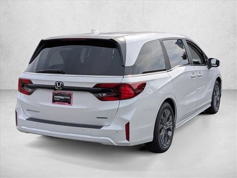 New 2026 Honda Odyssey Touring image 2