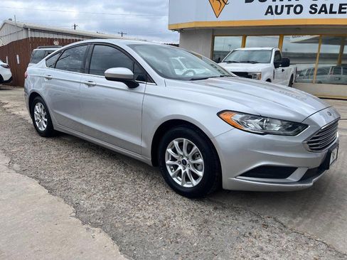 Used 2017 Ford Fusion S image 3