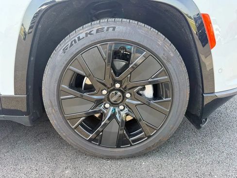 Used 2024 Jeep Wagoneer Launch Edition AWD/4WD image 10