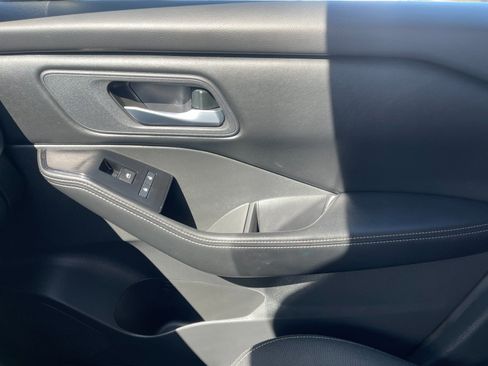 Used 2025 Nissan Rogue SV image 19