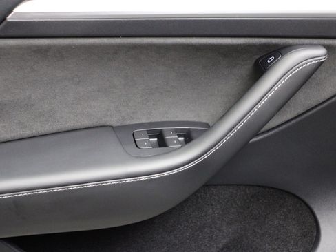 Used 2023 Tesla Model Y Performance image 15