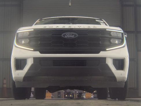 Used 2025 Ford Expedition Active image 12