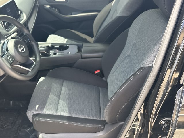 Used 2023 Nissan Rogue SV FWD image 16