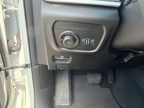 Used 2023 Jeep Grand Cherokee L Limited AWD/4WD image 27