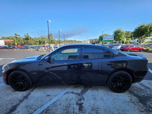 Used 2017 Dodge Charger R/T RWD image 2